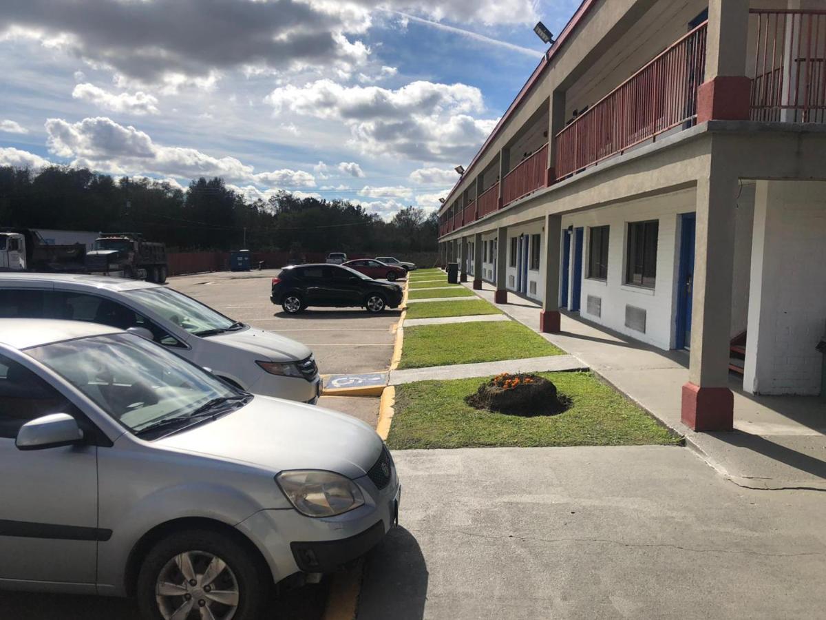 Executive Inn & Suites Beaumont Exterior photo